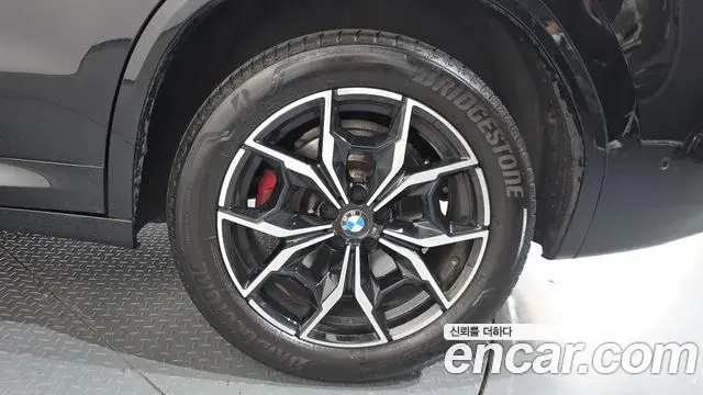 BMW X3 2022 — Photo 28/32