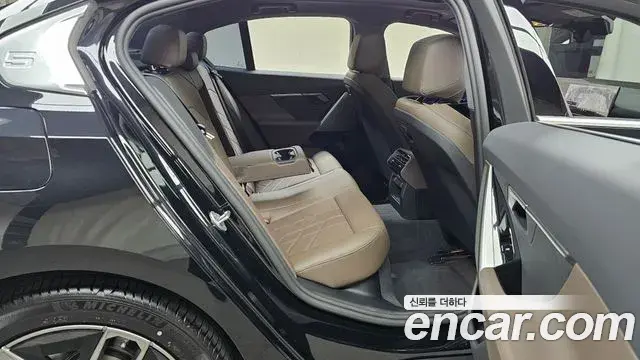 BMW 5 Series 2025 — Şəkil 19/32