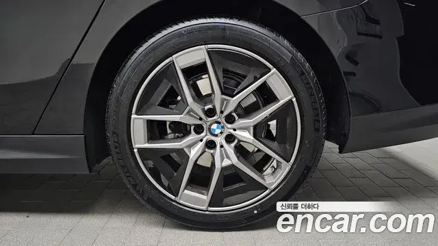 BMW 5 Series 2025 — Şəkil 27/32
