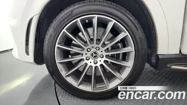 Mercedes-Benz GLE-Class 2023 — Photo 2/39