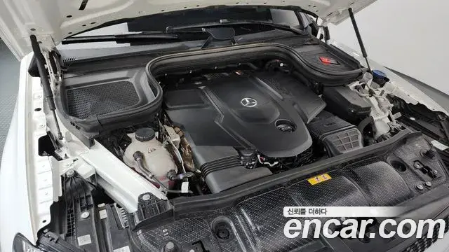 Mercedes-Benz GLE-Class 2023 — Photo 9/39