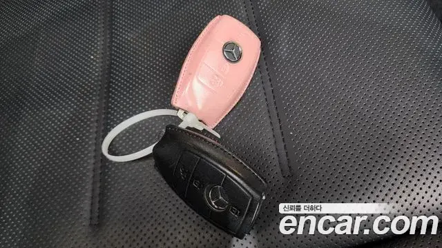 Mercedes-Benz GLE-Class 2023 — Photo 25/39