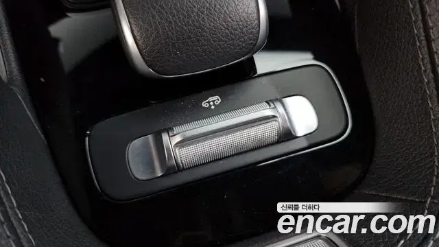 Mercedes-Benz GLE-Class 2023 — Photo 37/39