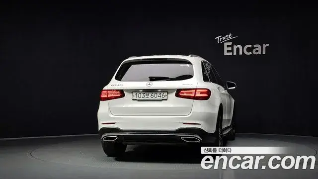 Mercedes-Benz GLC-Class 2019 — Şəkil 25/34