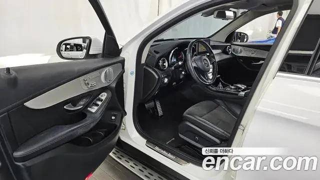 Mercedes-Benz GLC-Class 2019 — Şəkil 11/34