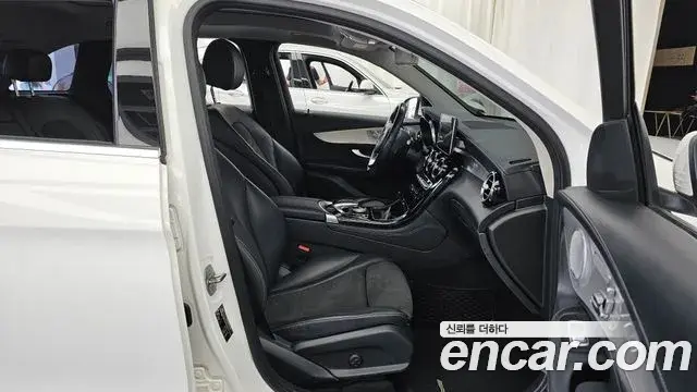 Mercedes-Benz GLC-Class 2019 — Şəkil 30/34