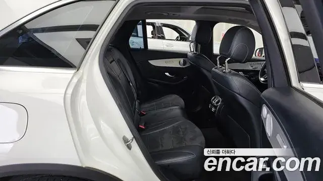 Mercedes-Benz GLC-Class 2019 — Şəkil 32/34