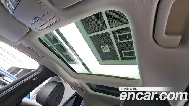 Mercedes-Benz GLC-Class 2019 — Şəkil 17/34