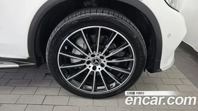 Mercedes-Benz GLC-Class 2019 — Şəkil 33/34