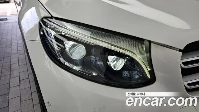 Mercedes-Benz GLC-Class 2019 — Şəkil 13/34