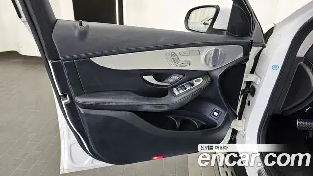Mercedes-Benz GLC-Class 2019 — Şəkil 27/34