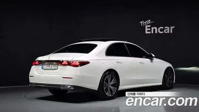 Mercedes-Benz E-Class 2025 — Фото 2/20