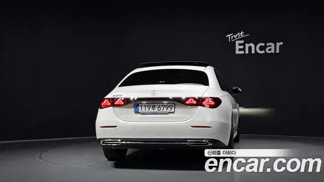Mercedes-Benz E-Class 2025 — Фото 4/20