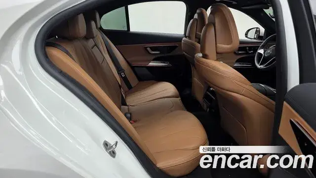 Mercedes-Benz E-Class 2025 — Фото 12/20