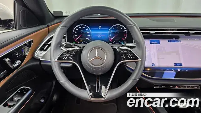 Mercedes-Benz E-Class 2025 — Фото 13/20