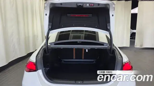 Mercedes-Benz E-Class 2025 — Фото 20/20