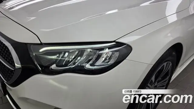 Mercedes-Benz E-Class 2025 — Photo 21/30