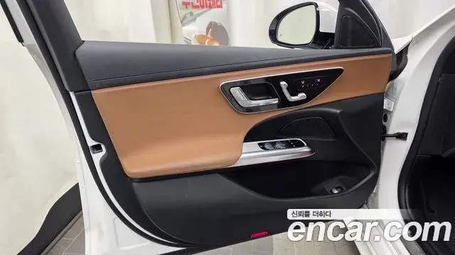 Mercedes-Benz E-Class 2025 — Photo 29/30