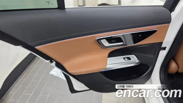 Mercedes-Benz E-Class 2025 — Photo 4/30