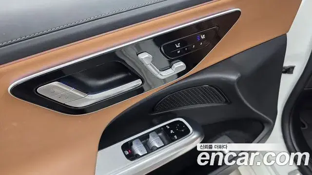 Mercedes-Benz E-Class 2025 — Photo 2/30