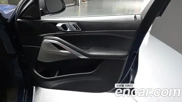 BMW X6 2023 — Photo 19/32