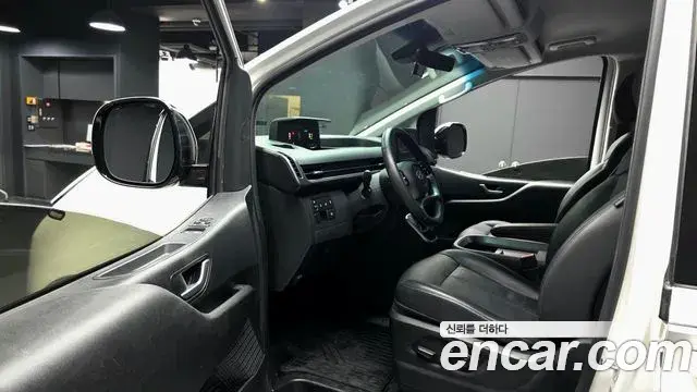 Hyundai Staria 2023 — Фото 10/20