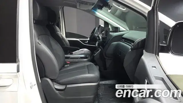 Hyundai Staria 2023 — Фото 11/20