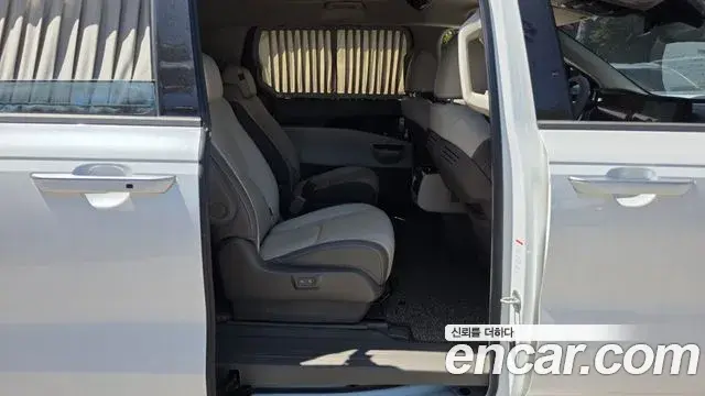 Kia Carnival 2021 — Фото 11/20