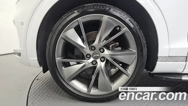 Genesis GV70 2021 — ფოტო 13/30