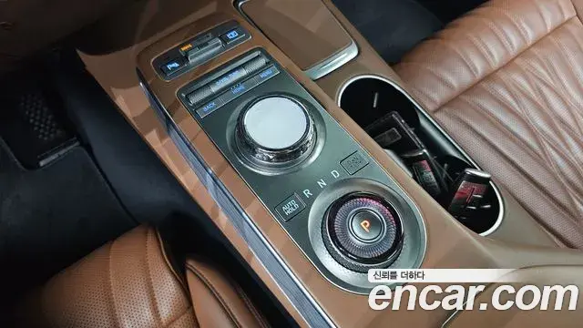 Genesis GV70 2021 — ფოტო 24/30