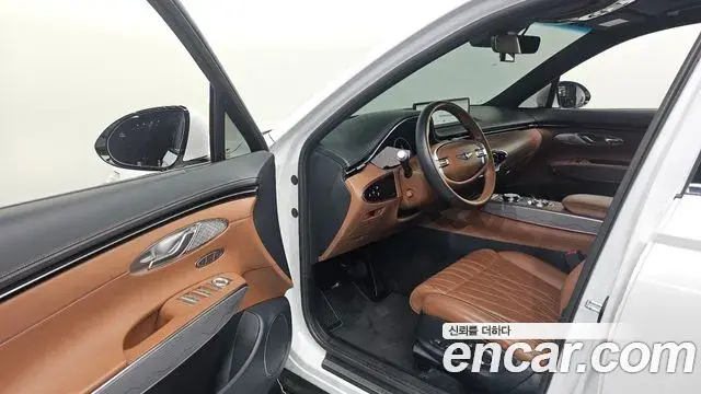 Genesis GV70 2021 — ფოტო 14/30