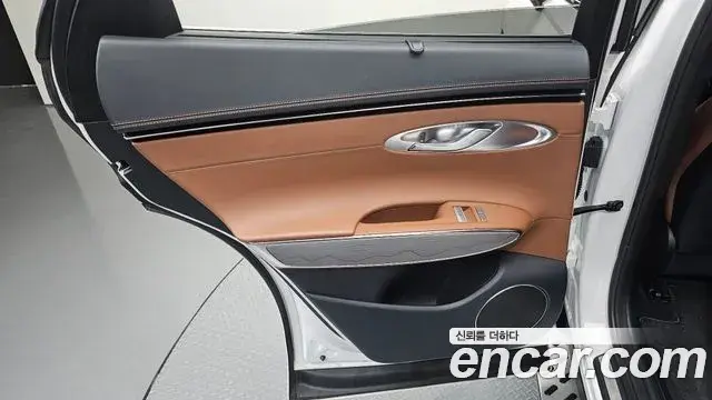 Genesis GV70 2021 — ფოტო 16/30