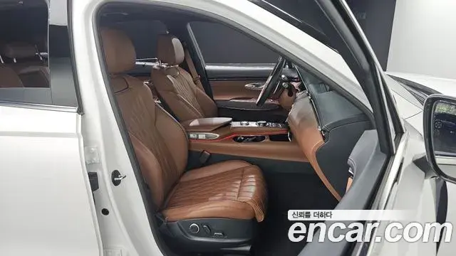 Genesis GV70 2021 — ფოტო 26/30