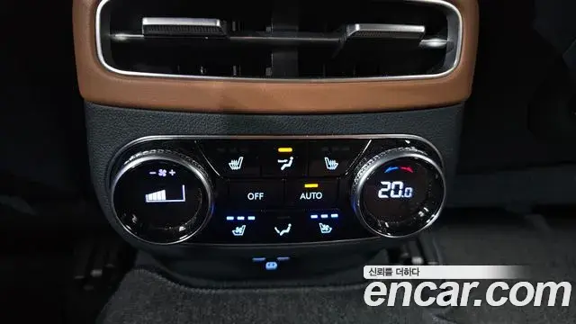 Genesis GV70 2021 — ფოტო 27/30