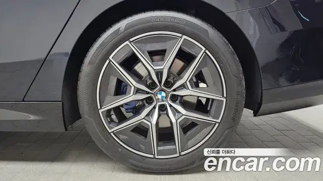 BMW 5 Series 2025 — ფოტო 26/32