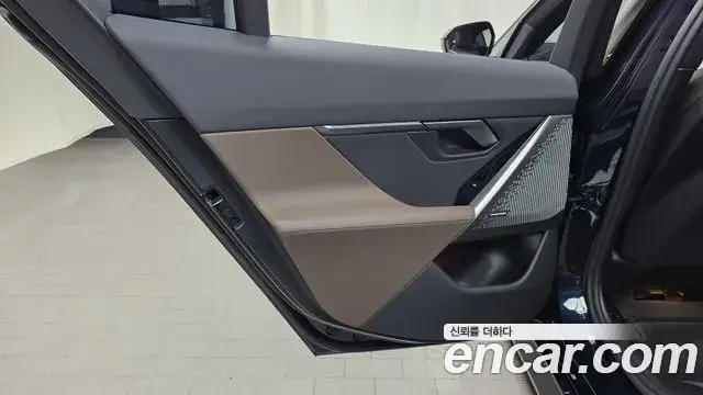 BMW 5 Series 2025 — ფოტო 27/32