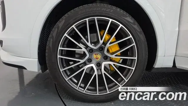 Porsche Cayenne 2019 — Photo 22/37