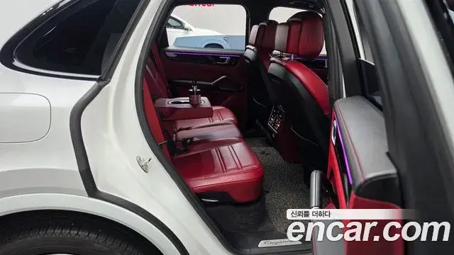 Porsche Cayenne 2019 — Photo 16/37