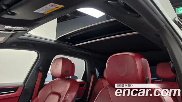 Porsche Cayenne 2019 — Photo 36/37