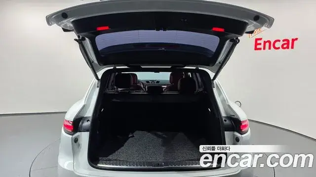 Porsche Cayenne 2019 — Photo 14/37