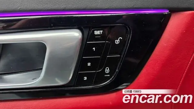 Porsche Cayenne 2019 — Photo 12/37