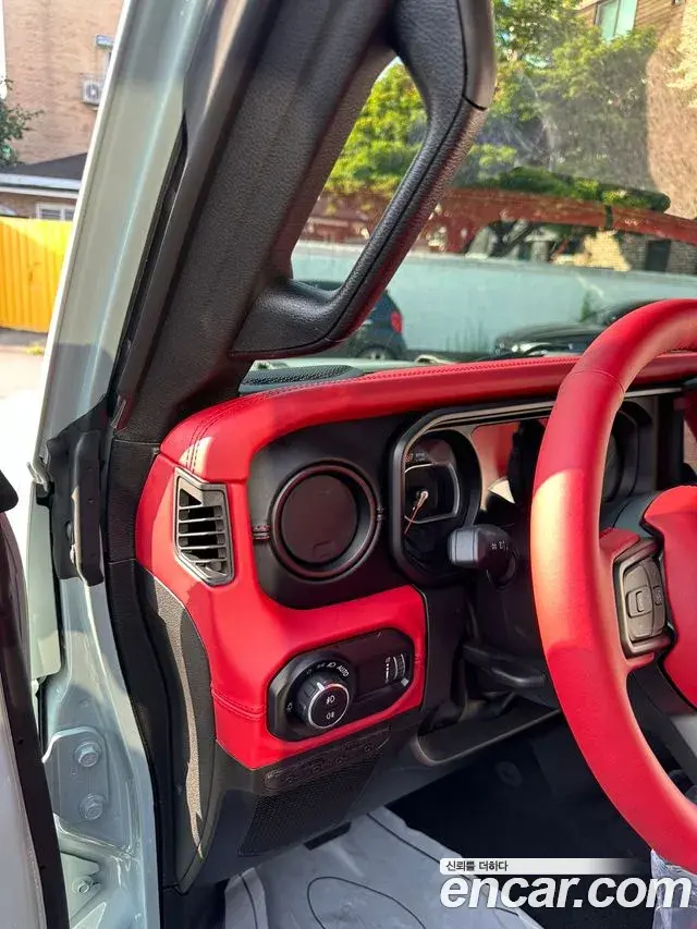 Jeep Wrangler 2024 — Фото 12/17