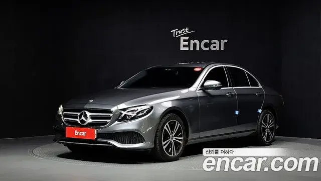 Mercedes-Benz E-Class 2020 — Photo 1/20