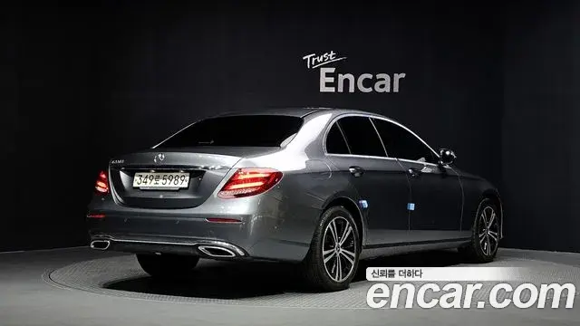 Mercedes-Benz E-Class 2020 — Photo 15/20