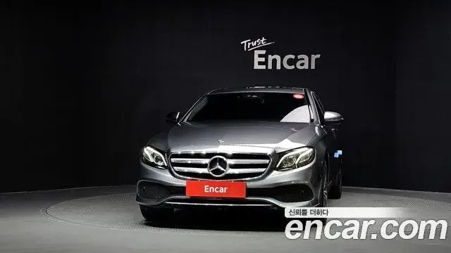 Mercedes-Benz E-Class 2020 — Photo 17/20