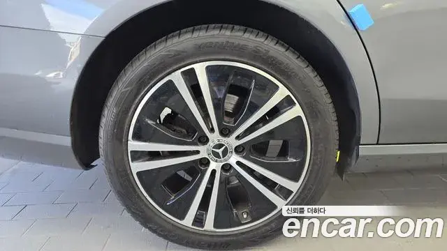 Mercedes-Benz E-Class 2020 — Photo 10/20