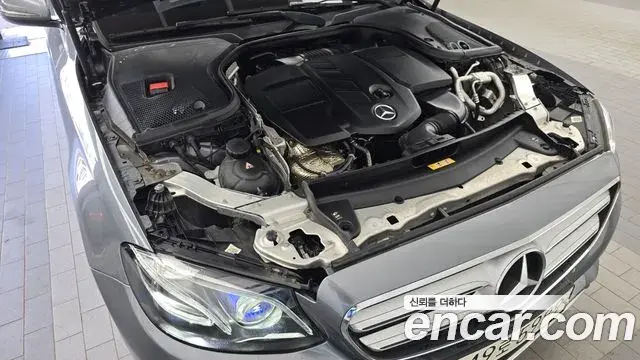 Mercedes-Benz E-Class 2020 — Photo 16/20