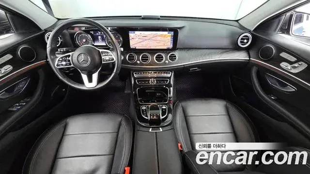 Mercedes-Benz E-Class 2020 — Photo 12/20