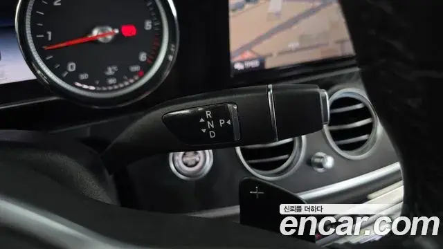 Mercedes-Benz E-Class 2020 — Photo 2/20