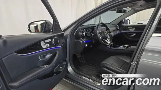 Mercedes-Benz E-Class 2020 — Photo 3/20
